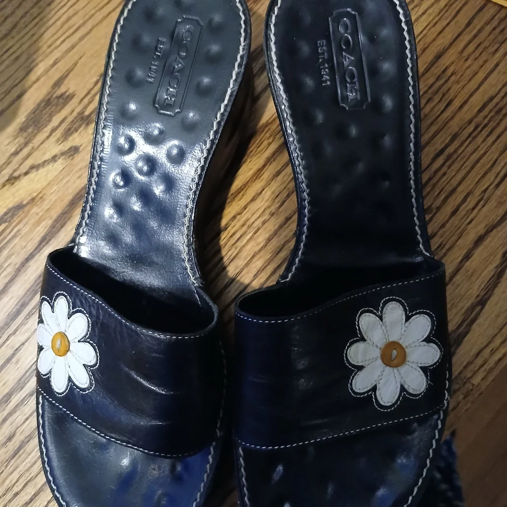 Black Sandals with Red and White Floral Design - Picture 2 of 12